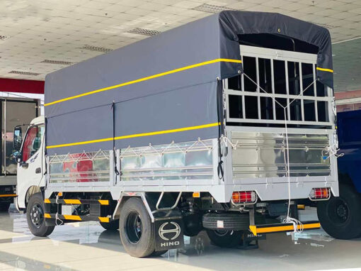 Xe Hino 3.5 tấn XZU650L thùng mui bạt 4.6M