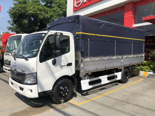 Xe Hino 3.5 tấn XZU650L thùng mui bạt 4.6M