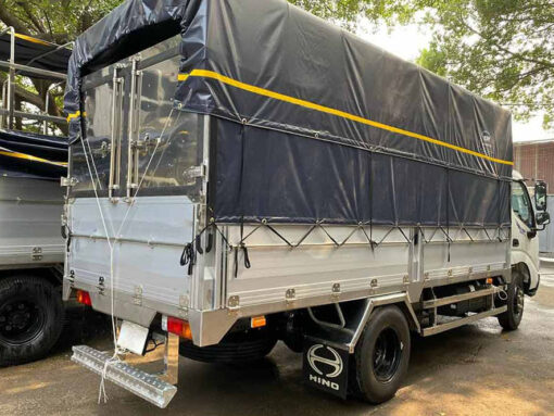 Xe Hino 3.5 tấn XZU650L thùng mui bạt 4.6M