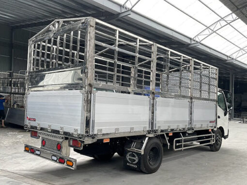 Xe Hino 3.5 tấn XZU650L thùng mui bạt 4.6M