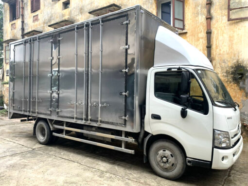 XE TẢI HINO 3.5 TẤN XZU720L THÙNG CHỞ PALLET CAO 2.5M