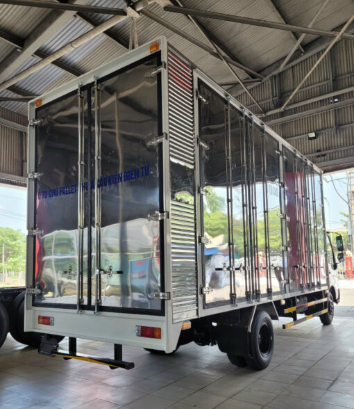 XE TẢI HINO 3.5 TẤN XZU720L THÙNG CHỞ PALLET CAO 2.5M