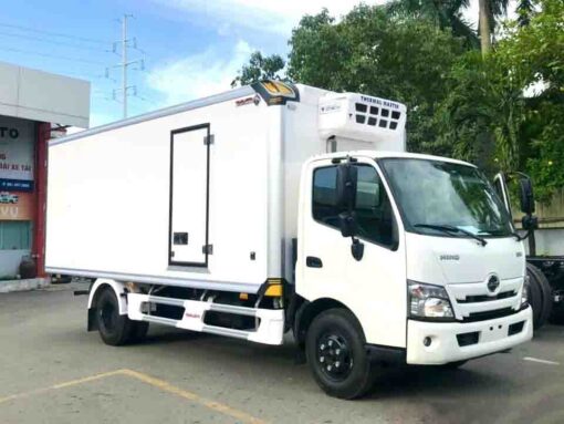 Xe Hino 3.5 tấn XZU720L thùng đông lạnh 5.1M