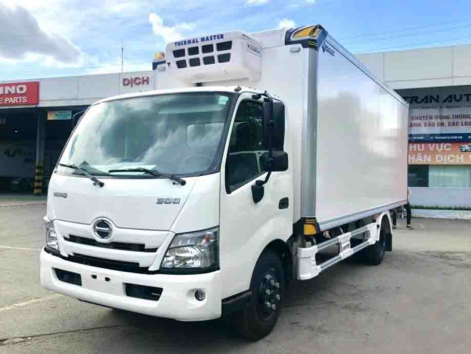 Xe Hino 3.5 tấn XZU720L thùng đông lạnh 5.1M