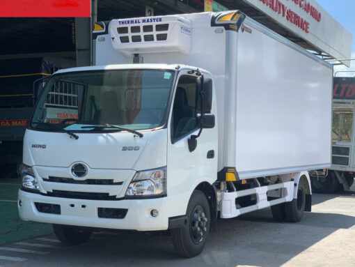 Xe Hino 3.5 tấn XZU720L thùng đông lạnh 5.1M