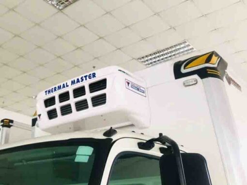 Xe Hino 3.5 tấn XZU720L thùng đông lạnh 5.1M