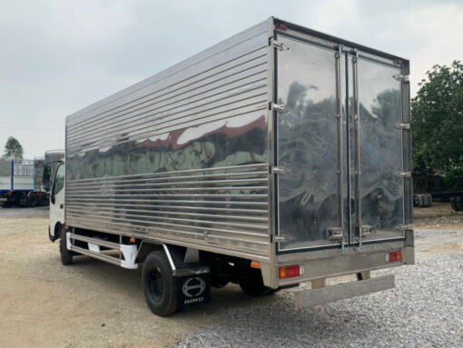 Xe Hino 3.5 tấn XZU720L thùng kín 5.32M