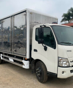 Xe Hino 3.5 tấn XZU720L thùng kín 5.32M