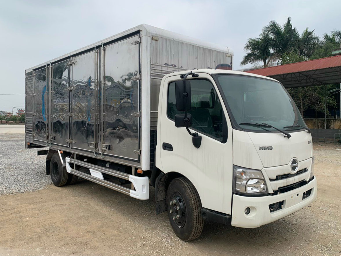 Xe Hino 3.5 tấn XZU720L thùng kín 5.32M