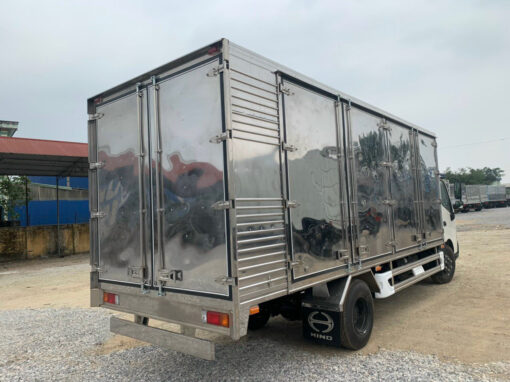 Xe Hino 3.5 tấn XZU720L thùng kín 5.32M