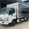 Xe Hino 3.5 tấn XZU720L thùng kín bửng nâng 5.2M