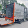 Xe Hino 3.5 tấn XZU720L thùng kín bửng nâng 5.2M