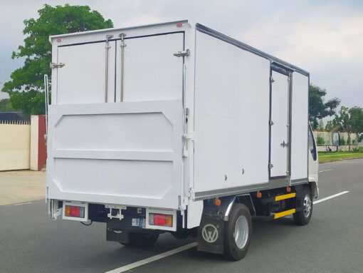 Xe Hino 3.5 tấn XZU720L thùng kín bửng nâng 5.2M