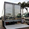 Xe Hino 3.5 tấn XZU720L thùng kín bửng nâng 5.2M