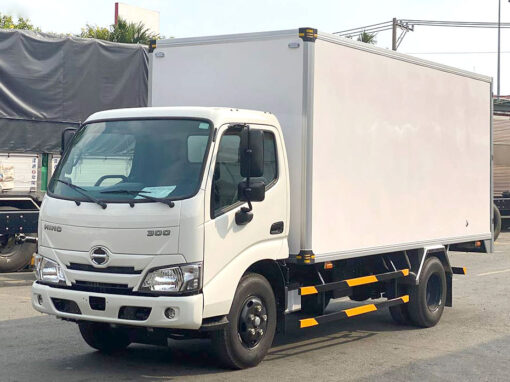 GIÁ XE TẢI HINO 3.5 TẤN XZU720L THÙNG KÍN 5.32M