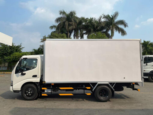 GIÁ XE TẢI HINO 3.5 TẤN XZU720L THÙNG KÍN 5.32M