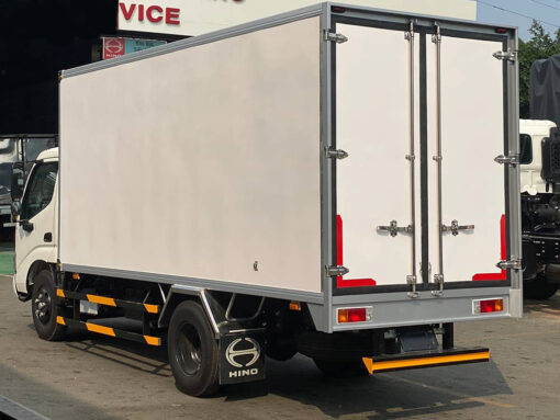 GIÁ XE TẢI HINO 3.5 TẤN XZU720L THÙNG KÍN 5.32M