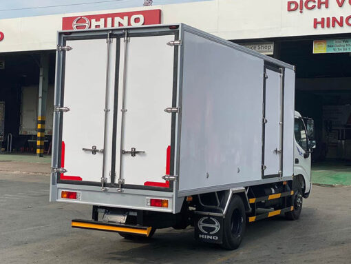 GIÁ XE TẢI HINO 3.5 TẤN XZU720L THÙNG KÍN 5.32M