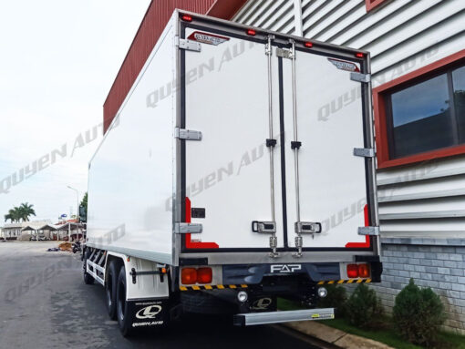GIÁ XE TẢI HINO 3 CHÂN FL8JT7A-J THÙNG ĐÔNG LẠNH 7.55M