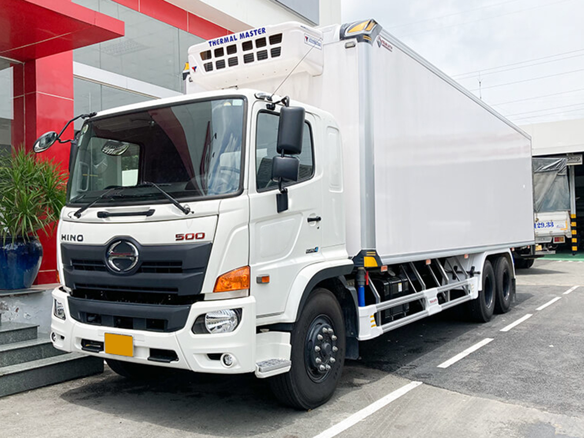 Xe Hino 15 tấn FL8JT7A-J thùng đông lạnh 7.7M