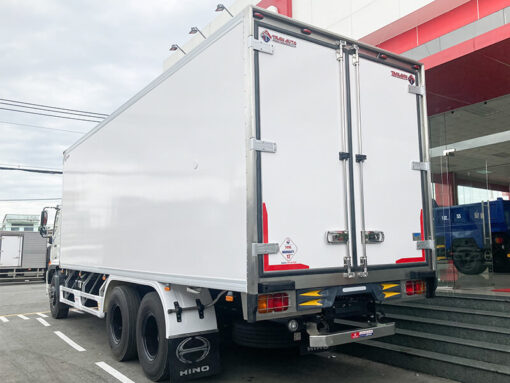 Xe Hino 15 tấn FL8JT7A-J thùng đông lạnh 7.7M