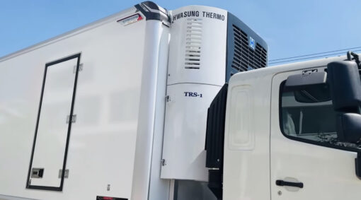 GIÁ XE HINO 3 CHÂN FL8JW7A-M THÙNG ĐÔNG LẠNH 9.1M