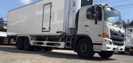 GIÁ XE HINO 3 CHÂN FL8JW7A-M THÙNG ĐÔNG LẠNH 9.1M
