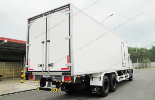GIÁ XE HINO 3 CHÂN FL8JW7A-M THÙNG ĐÔNG LẠNH 9.1M