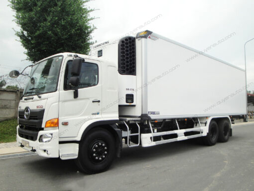 GIÁ XE HINO 3 CHÂN FL8JW7A-M THÙNG ĐÔNG LẠNH 9.1M