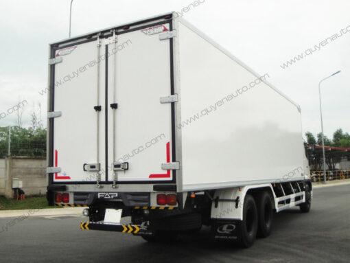 GIÁ XE HINO 3 CHÂN FL8JW7A-M THÙNG ĐÔNG LẠNH 9.1M
