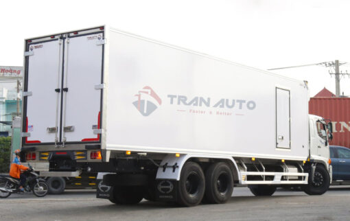 GIÁ XE HINO 3 CHÂN FL8JW7A-M THÙNG ĐÔNG LẠNH 9.25M