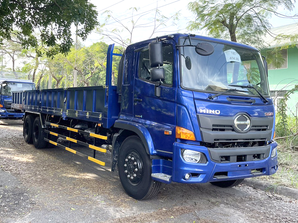 GIÁ XE HINO 3 CHÂN FL8JW7A-M THÙNG LỬNG 9.45M
