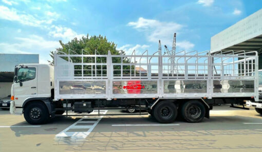 XE HINO 3 CHÂN FM8JW7A-U THÙNG BẠT BỬNG INOX 9.37M