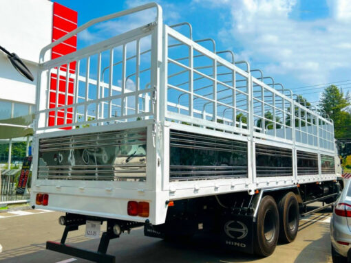 XE HINO 3 CHÂN FM8JW7A-U THÙNG BẠT BỬNG INOX 9.37M