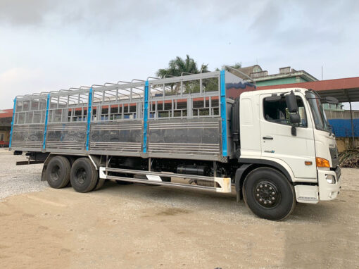 XE HINO 3 CHÂN FM8JW7A-U THÙNG BẠT BỬNG INOX 9.37M