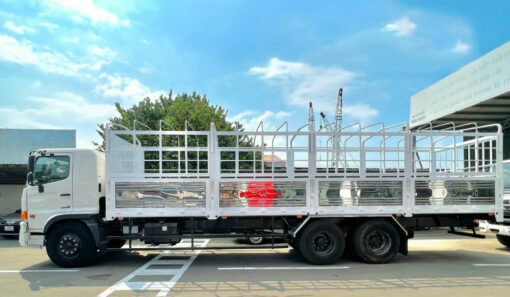 XE HINO 3 CHÂN FM8JW7A-U THÙNG BẠT BỬNG INOX 9.37M