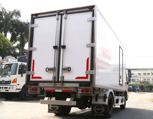 Xe Hino 3T5 XZU650L thùng đông lạnh 4.45M