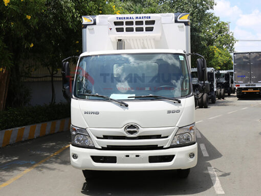 Xe Hino 3T5 XZU650L thùng đông lạnh 4.45M