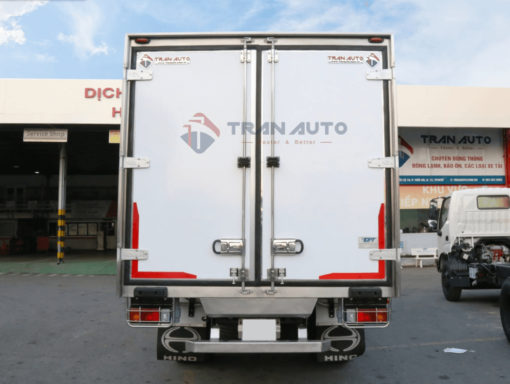 Xe Hino 3T5 XZU650L thùng đông lạnh 4.45M
