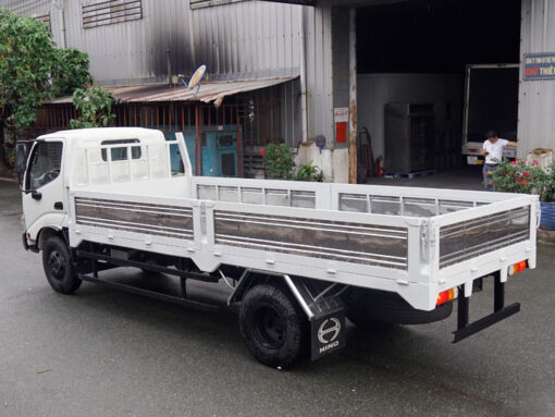 GIÁ XE HINO 3T5 XZU650L THÙNG LỬNG 4.4M