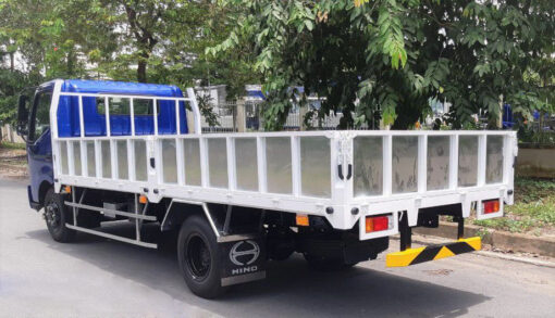 Xe Hino 3T5 XZU720L thùng lửng 5.2M