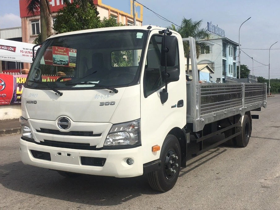 Xe Hino 3T5 XZU720L thùng lửng 5.2M