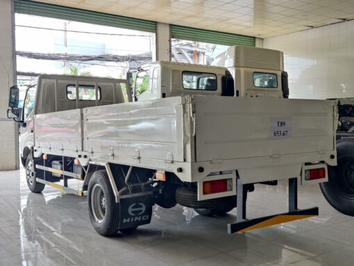 Xe Hino 3T5 XZU720L thùng lửng 5.2M