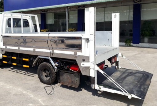 GIÁ XE HINO 3T5 XZU720L THÙNG LỬNG BỬNG NÂNG 5.2M