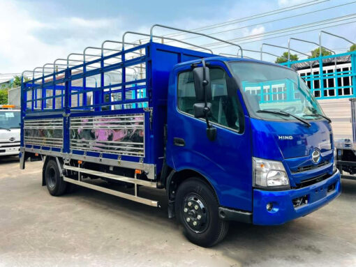Xe Hino 5 tấn XZU30L thùng bạt bửng nâng 5.5M