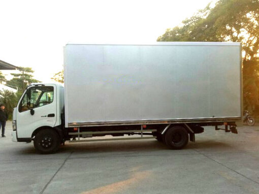 GIÁ XE HINO 5 TẤN XZU730L THÙNG CHỞ PALLET CAO 2.5M