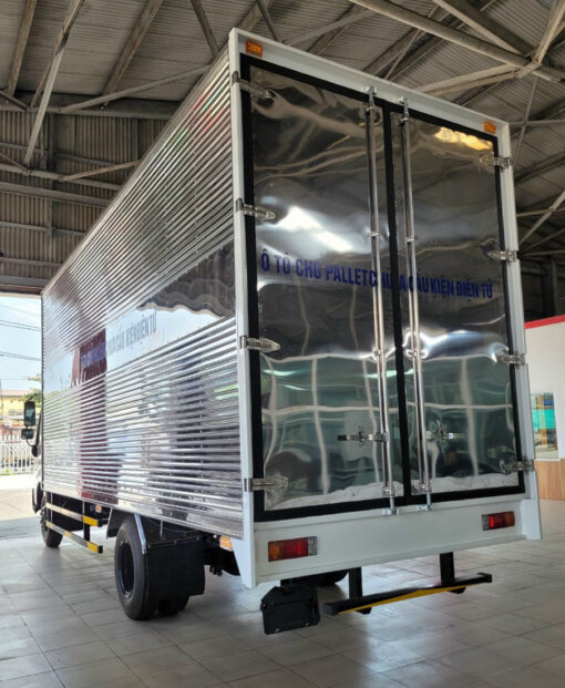 GIÁ XE HINO 5 TẤN XZU730L THÙNG CHỞ PALLET CAO 2.5M