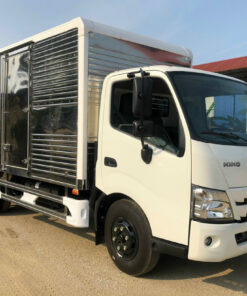 Xe Hino 5 tấn XZU730L thùng kín 5.8M