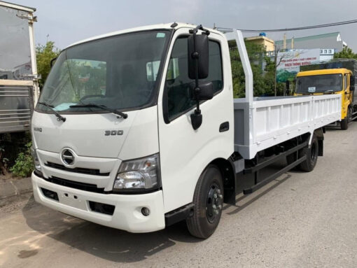 GIÁ XE HINO 5 TẤN XZU730L THÙNG LỬNG 5.8M