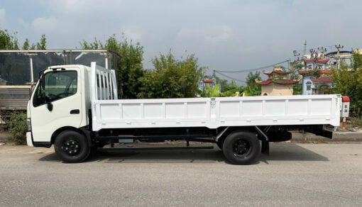 GIÁ XE HINO 5 TẤN XZU730L THÙNG LỬNG 5.8M